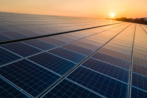 Enel X instalează două centrale fotovoltaice pentru fabricile Eaton din România