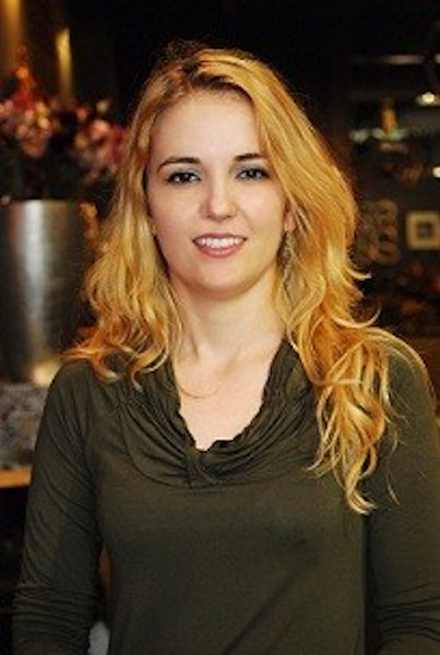 Raluca Szanto, Chief Comercial Officer Mezoni