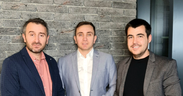 (de la stanga la dreapta) Laurențiu Lascăr (Director Operațional), Alexandru Lascăr (CEO), Marius Preodișteanu (Head of Expansion) Stay Fit Gym
