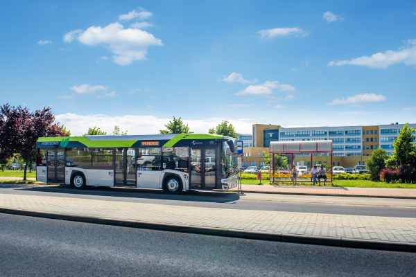 Câmpia Turzii inițiază propriul sistem de transport public local cu șapte autobuze hibrid marca Solaris