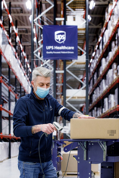 UPS Healthcare revoluționează expedițiile prioritare datorită îmbunătățirilor aduse serviciului UPS® Premier