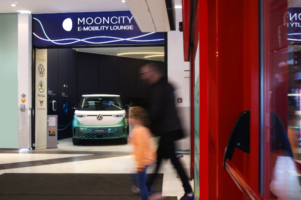 MOON CITY E-mobility Lounge Porsche Baneasa Shopping City