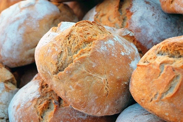 Studiu Reveal Marketing Research despre achiziția și consumul produselor de panificație. Nicio masă fără pâine: românii sunt în continuare mari consumatori de produse de panificație