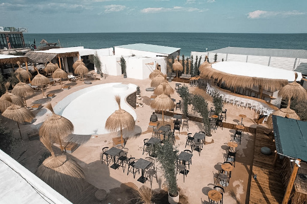 Yuva se mută într-un nou spațiu în Vama Veche, aducând pe piață un nou concept de beach bar