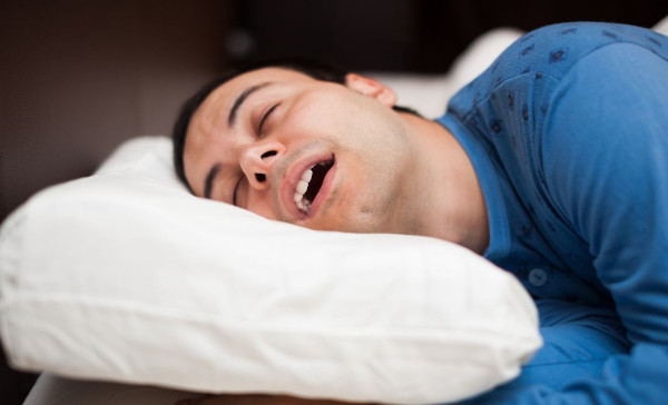 Apneea în somn la persoanele obeze poate duce la deces. De ce este important să scăpăm de kilogramele în plus