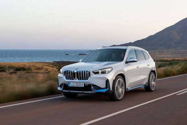 The first-ever BMW iX1 xDrive30, Mineral White metallic, 20“ BMW Individual Styling 869i