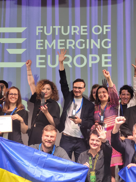 Tinerii In Arena premiu Emerging Europe