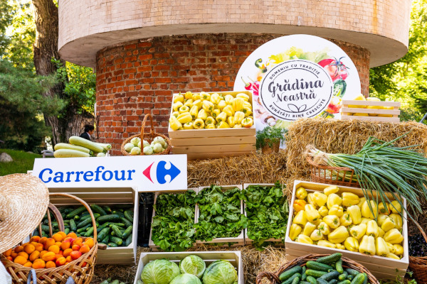 Cooperativele agricole-partenere Carrefour se integrează într-un program unic, „Grădina Noastră”. Compania își extinde amprenta locală cu încă două noi parteneriate în Brezoaele și Însurăței