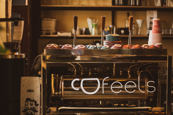 Un an de Cofeels, prima cafenea socială din Cluj