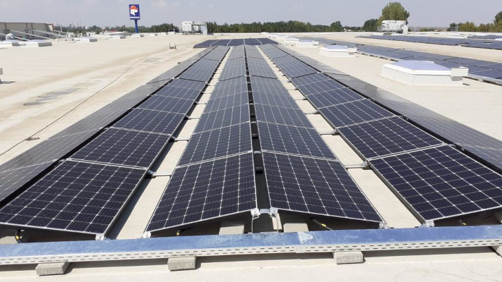 În ultimii trei ani, Dedeman a instalat centrale electrice fotovoltaice pe acoperișurile a 31 de magazine din întreaga țară cu sprijinul Simtel Team
