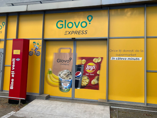 Un an de Glovo Express în România. 12 unități deschise, în cinci orașe din România