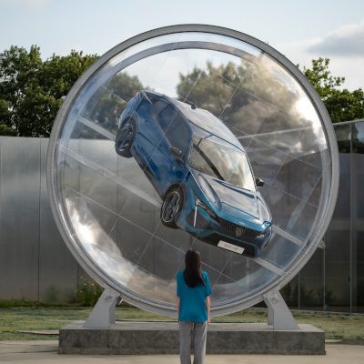 În „sferă”, noul Peugeot 408 întoarce toate privirile