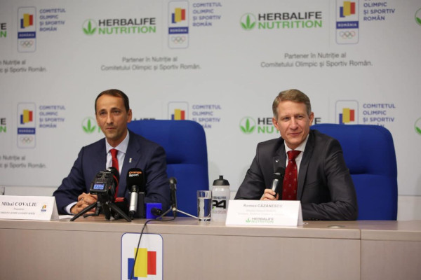 Mihai Covaliu, presedinte COSR si Romeo Cazanescu, Country Director Herbalife Nutrition Romania