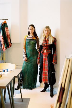Electrolux împreună cu designerii suedezi de la Rave Review lansează o colecție vestimentară realizată exclusiv din deșeuri textile