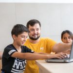 În acest an școlar, Fundația Te Aud România va echipa trei școli din mediul rural cu laboratoare de informatică