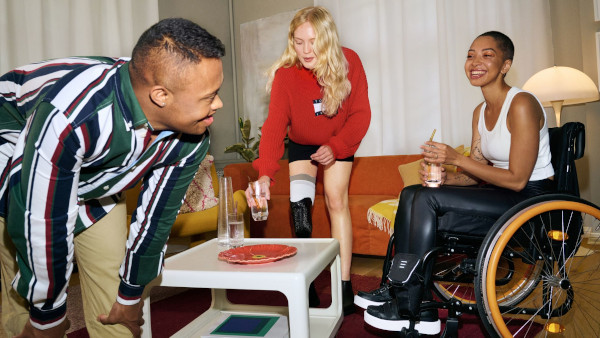 Zalando lansează prima colecție de Fashion Adaptabil adresată persoanelor cu dizabilități