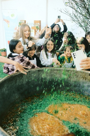 Nestlé a invitat copiii să pregătească cea mai mare supă de legume din România