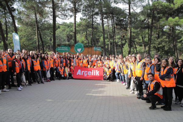 Maraton global de plogging organizat de Arçelik pentru a marca lansarea noii sale inițiative de consolidare a culturii organizaționale