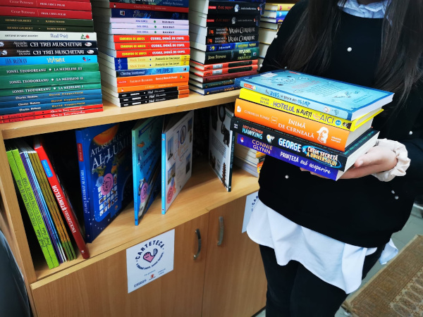 Libris și Salvați Copiii duc cărțile mai aproape de 33.116 de elevi cu acces limitat la lectură