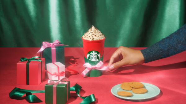 Magia sărbătorilor a început! Meniul Starbucks® de Crăciun este de astăzi în toate cafenelele