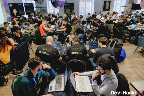 hackathonul DevHacks din București