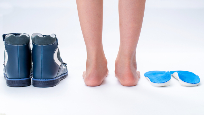 Cum alegi încălțămintea ortopedică potrivită pentru copilul tău? Sursa foto Shutterstock via novakhealthcare.ro