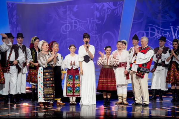 „O dată-n viaţă”, vedetele folclorului românesc cântă în limbi străine