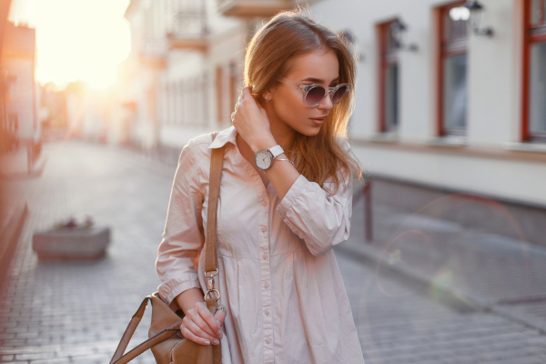 Cum alegi culoarea lentilelor ochelarilor de soare? 4 sfaturi Sursa foto: Shutterstock via lensa.ro