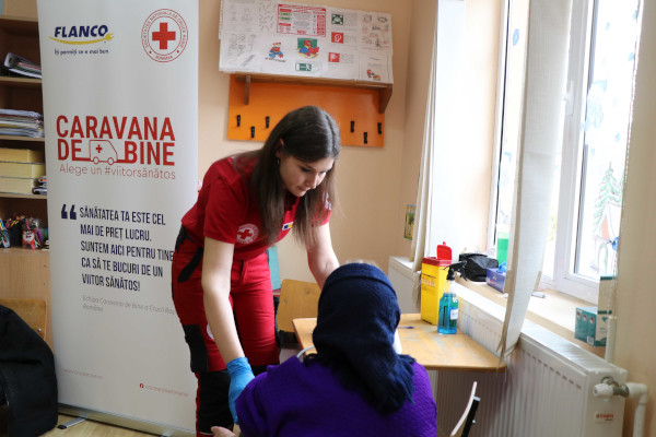 Flanco sprijină financiar proiectul Caravana de Bine al Crucii Roșii Române: peste 800 de consultații gratuite în doar două luni