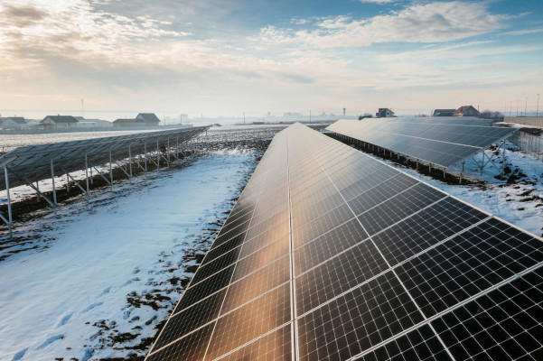 SYMMETRICA investește peste 6 mil. € în panouri fotovoltaice