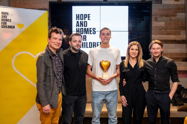 Ambasadori Hope and Homes for Children România: Alexandru Tomescu, Mihai Morar, David Popovici, Amalia Enache și Marius Manole