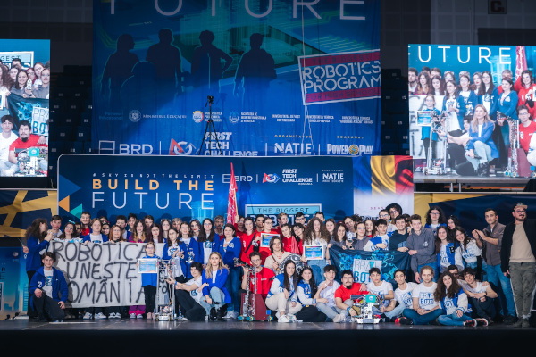 3 echipe de elevi români pleacă la Campionatul Mondial de Robotică FIRST din SUA! România este campioana en-titre