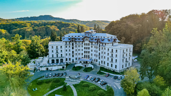 De 1 mai, Hotel Palace din Băile Govora inaugurează 10 ani de la marea sa redeschidere