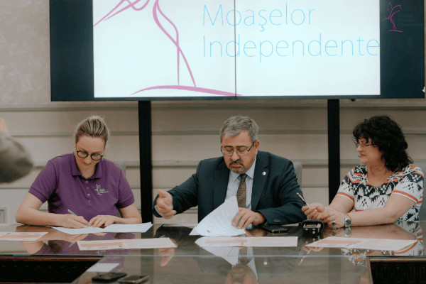Lansare parteneriat între Asociația Moașelor Independente și UMF „Carol Davila” pentru promovarea profesiei de moașă în România