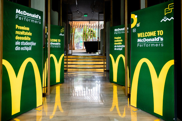 McDonald’s România a premiat performanța angajaților studenți, prin intermediul programului Bursele McDonald’s