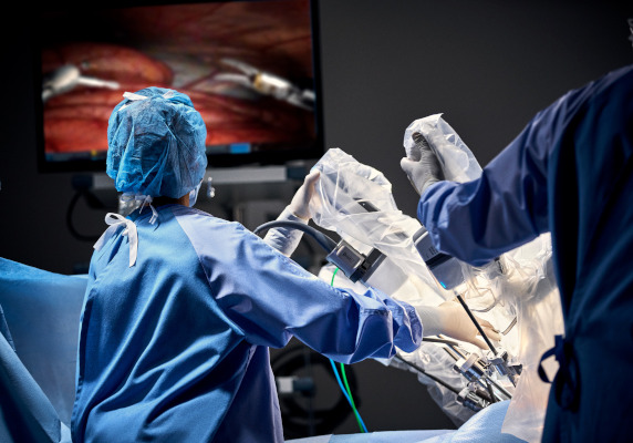 Medicover aduce ultima generație de robot chirurgical da Vinci în noul spital din București