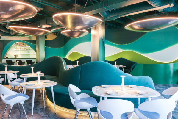 Restaurantul Raionul de Pește din Floreasca se redeschide cu un nou concept de design interior semnat de Karim Rashid