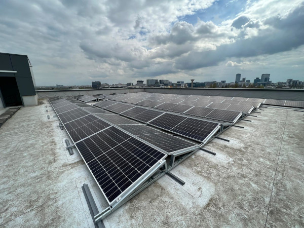 Kärcher își continuă îndeplinirea obiectivului de reducere a poluării și face o investiție de aproape 100.000 de euro în dotarea cu panouri fotovoltaice