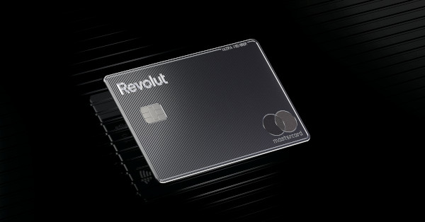 Revolut lansează Ultra, un plan financiar premium și un card placat cu platină