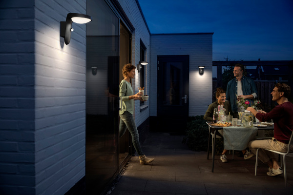 Noile lumini LED Philips pentru grădină și alte spații exterioare