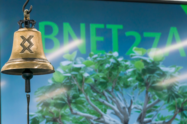 Echipa Bittnet suna clopotelul BVB cu ocazia listarii obligatiunilor pe Piata Reglementata a bursei