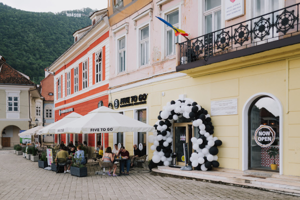 Primul flagship store 5 to go Brașov în Piața Sfatului