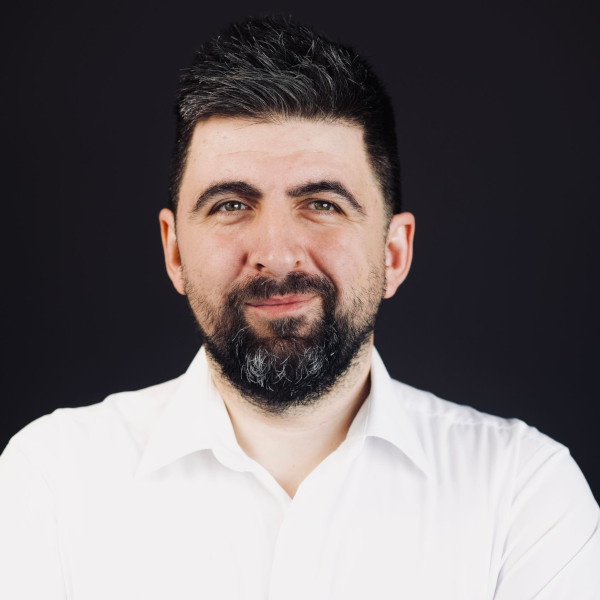 Alexandru Huzău, fondator și CEO YLOAD