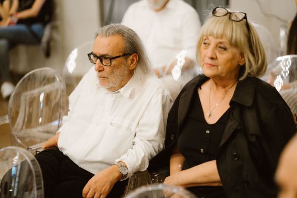Compozitorul Mihnea Brumariu alături de soţia sa. Credit foto Rareş Helici