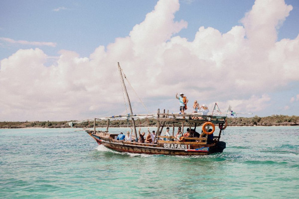 Join UP! Romania lanseaza curse charter directe spre Zanzibar