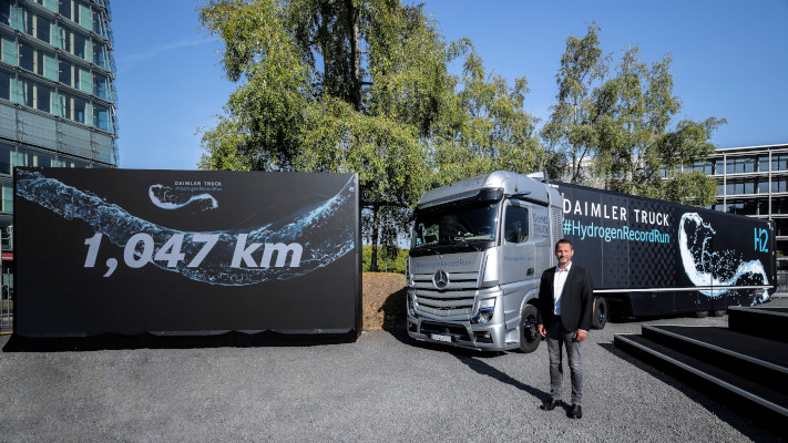 Daimler Truck #HydrogenRecordRun: Camionul Mercedes-Benz GenH2 depășește pragul de 1.000 de kilometri cu un singur plin de hidrogen lichid
