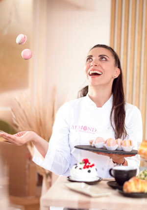 Monica Pușcoiu - Almond Cake Shop