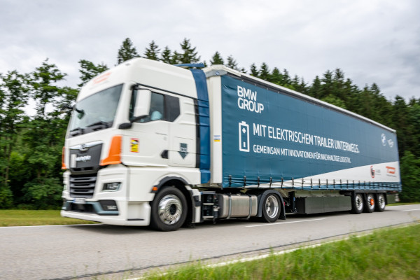 BMW Group Logistik - Trailer Dynamics - Test electrically powered semi-trailer in real-world logistics operations