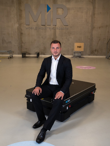 Paul Olariu, Area Sales Manager pentru Europa Centrală și de Est în cadrul Mobile Industrial Robots (MIR)
