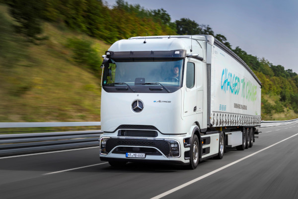 Mercedes-Benz Trucks lansează în premieră mondială eActros 600 - camionul electric cu baterii pentru distanțe lungi